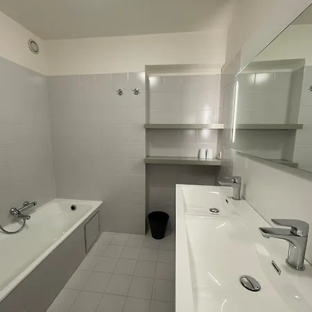 In With Stunning Sea Views, Cleaning Included Lägenhet